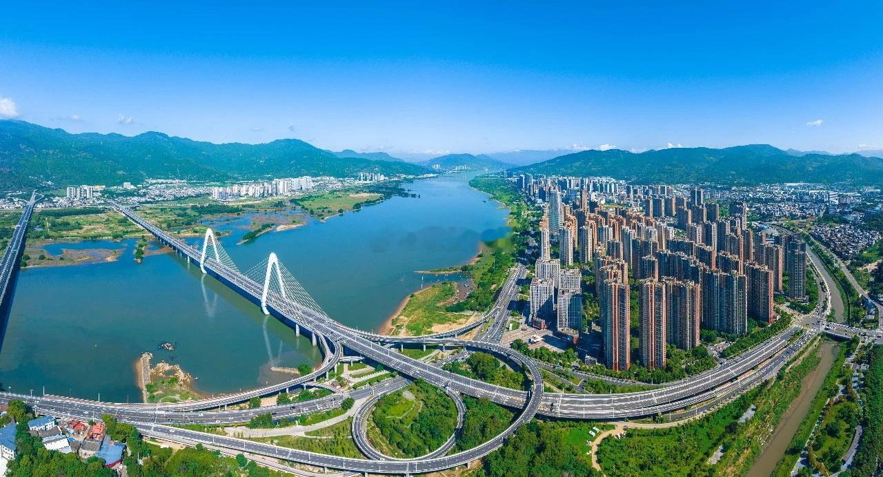 闽侯还将建造四座跨江大桥与福州主城互联互通加快高岐湖畔大桥、闽侯三桥、文山洲大桥
