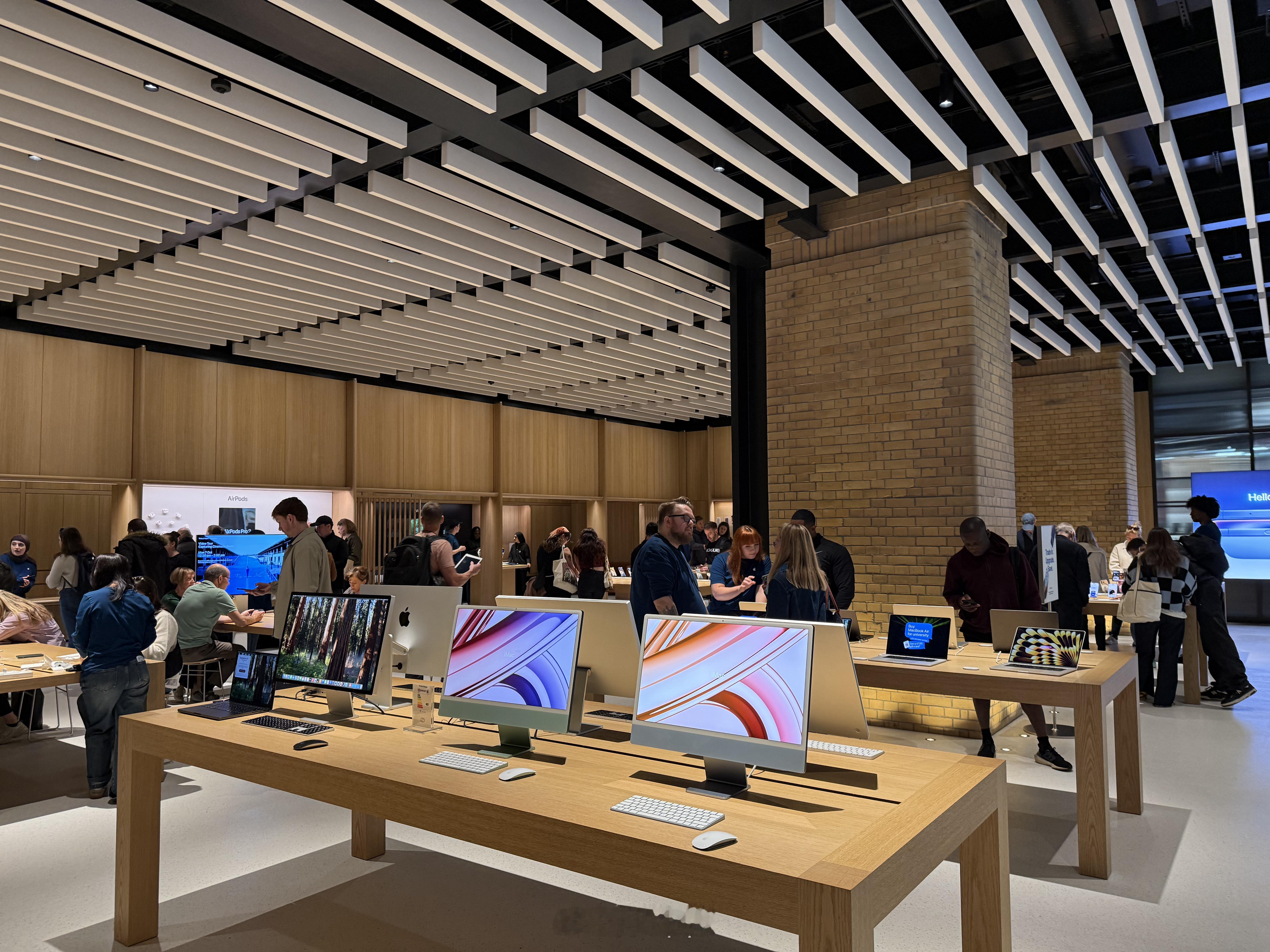 打卡Apple Battersea，去年新开业，伦敦新晋商场，应该是废工厂改造，