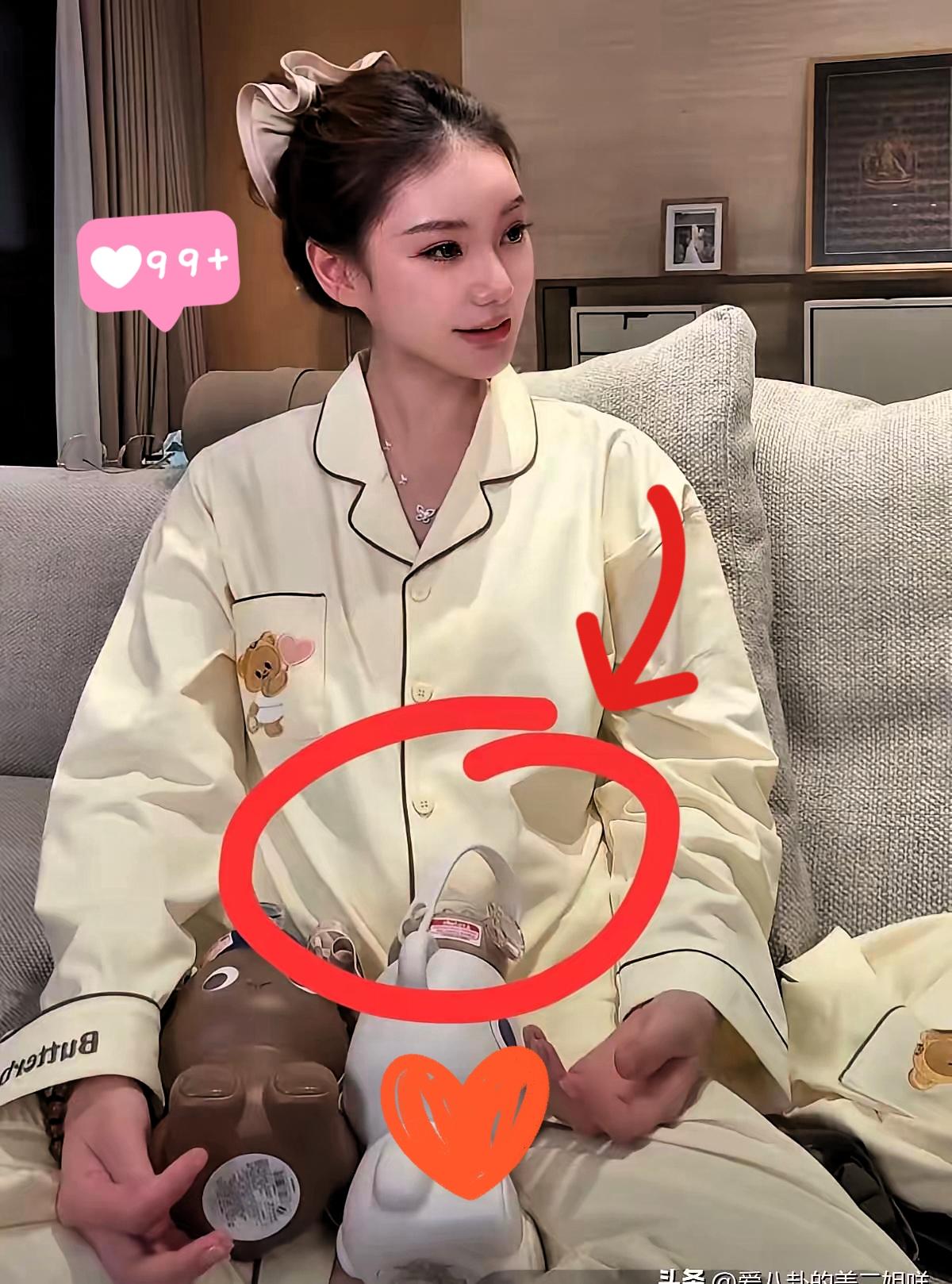 昨晚马筱梅直播不到九点就下线，孕肚明显到藏不住，连喘气都透着费劲。这场景戳中太多