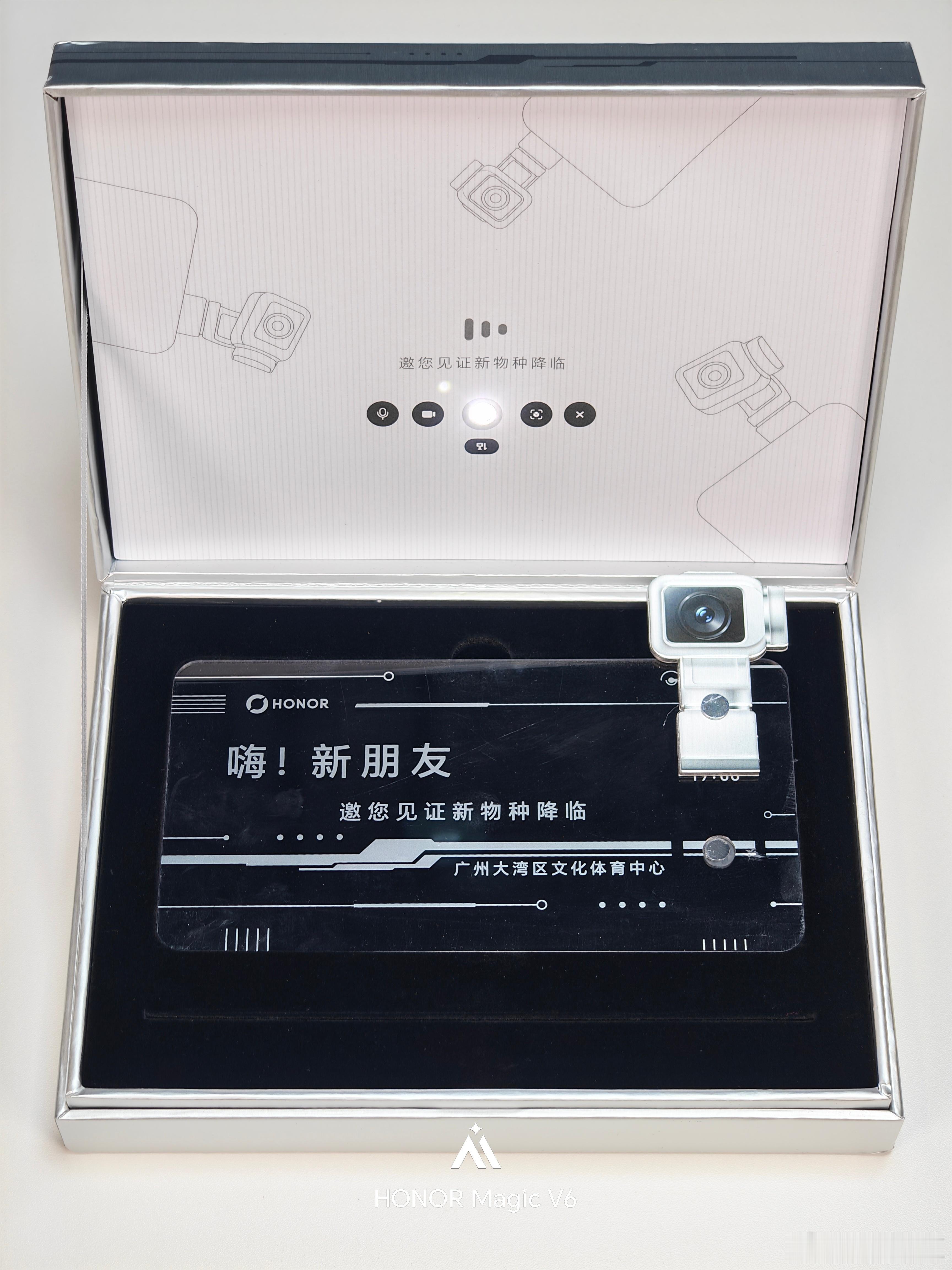 收到了17:30荣耀Robot Phone新品发布会邀请函！🎉来猜一下荣耀机器