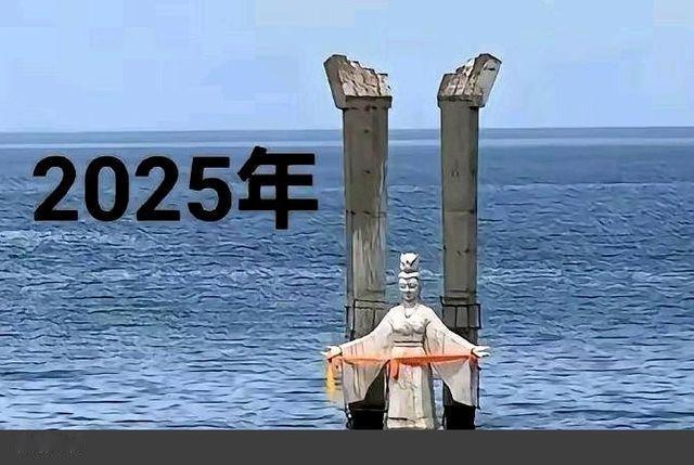 图一是2011年的青海湖，图二是2021年的青海湖，图三是2025年的青海湖。青