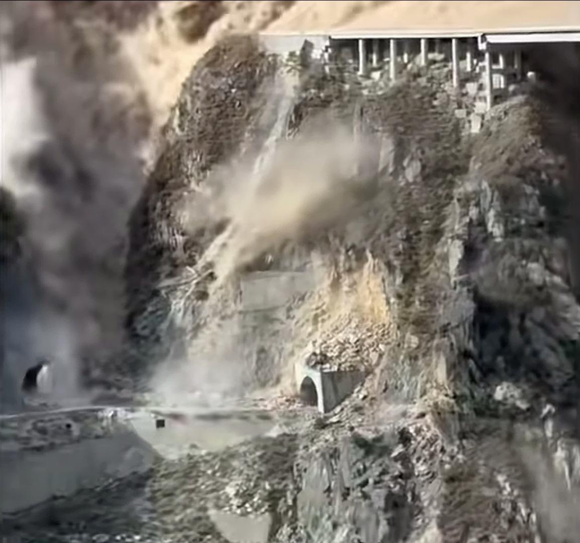 根本的问题是，在不适合建桥修路的地方建了桥修了路。
敬畏大自然是与大自然和谐相处