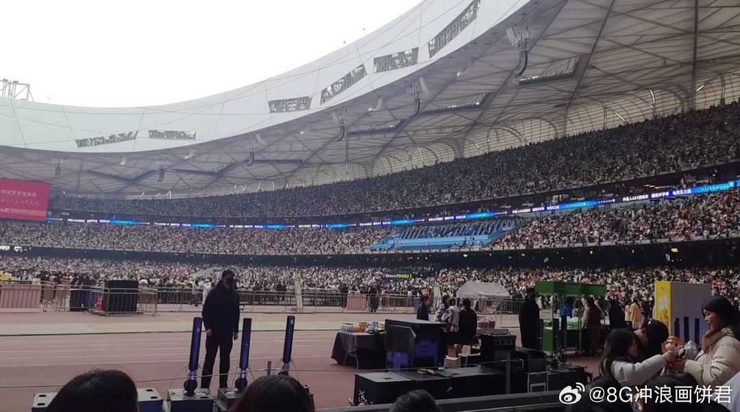 黄子弘凡鸟巢上座率大气舞台+满场观众！黄子弘凡鸟巢演唱会还未开唱已封神，现场热闹