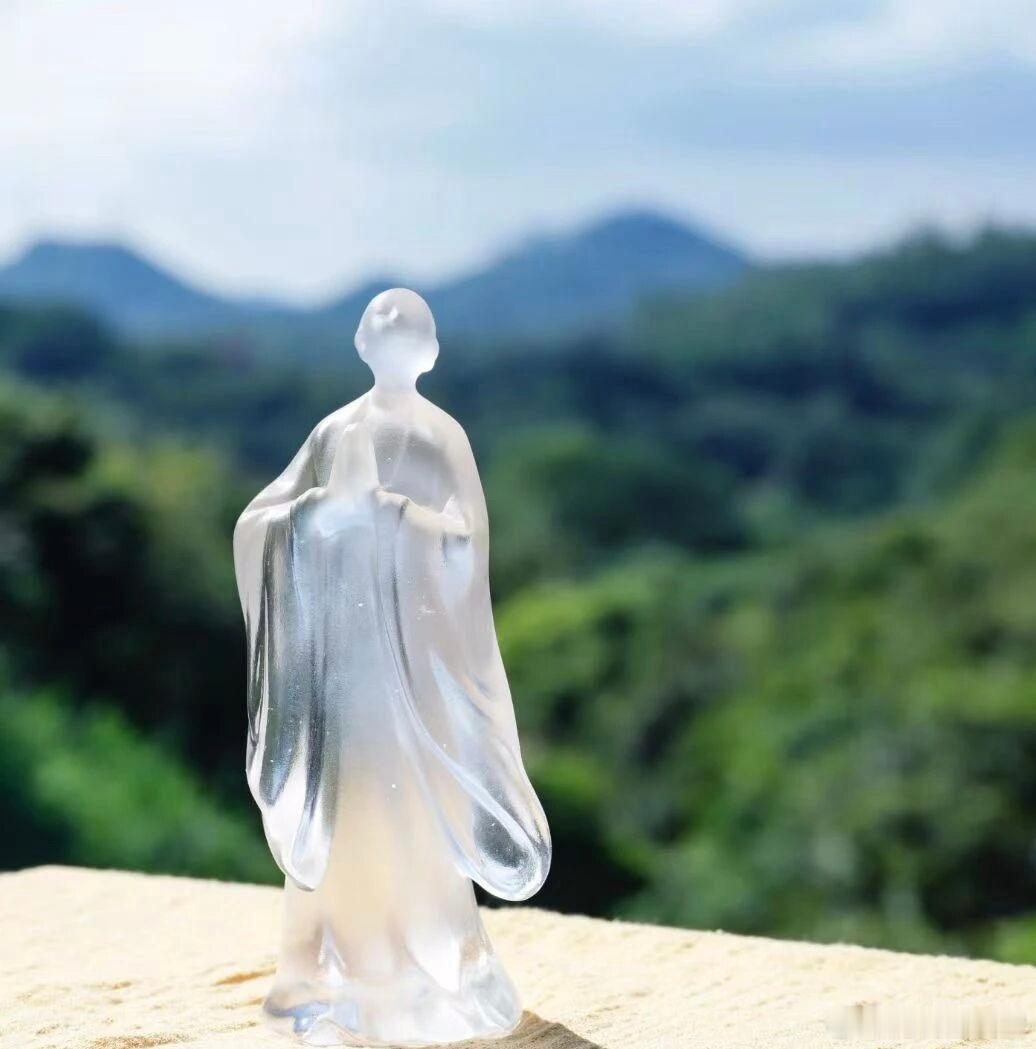 如今个体意识的高度发展，使我们对于个体自由和权利有着强烈的偏好，渴求实现个人价值