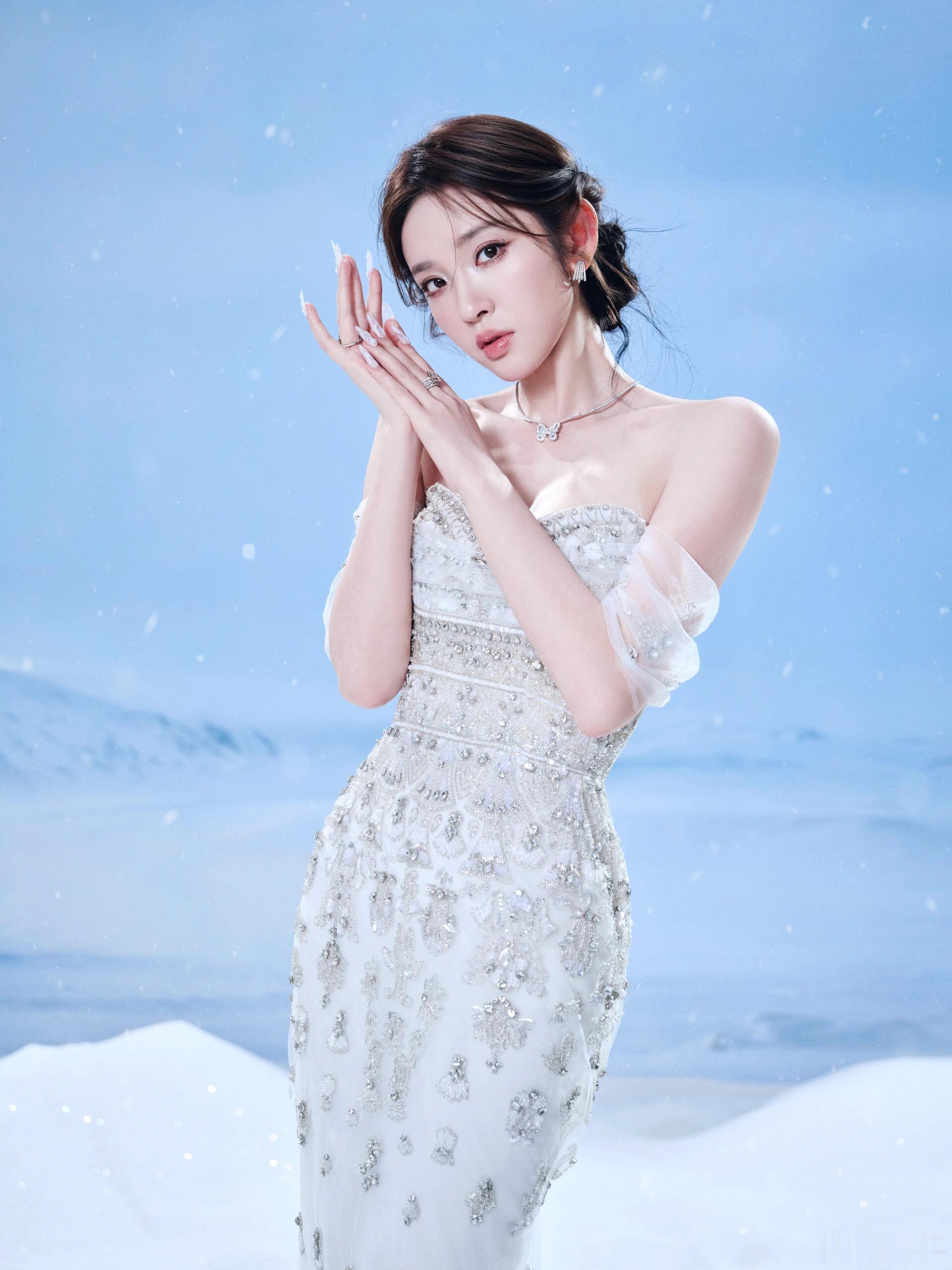公主nim唐艺昕复刻艾莎名场面唐艺昕真的cos了艾莎