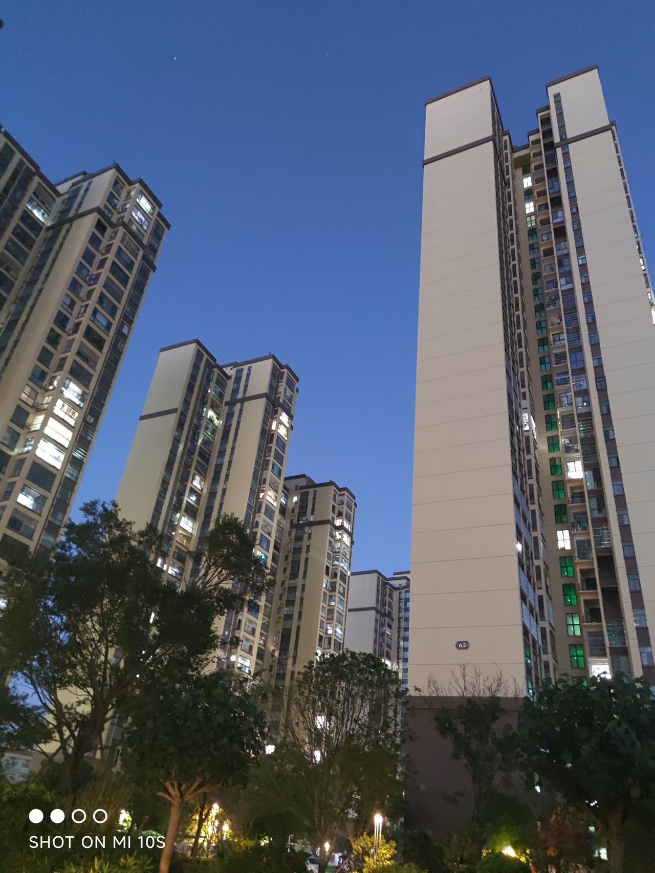 小米10s夜景拍照不错，比小米13pro还好，小米13pro拍夜景是最差的，镜头