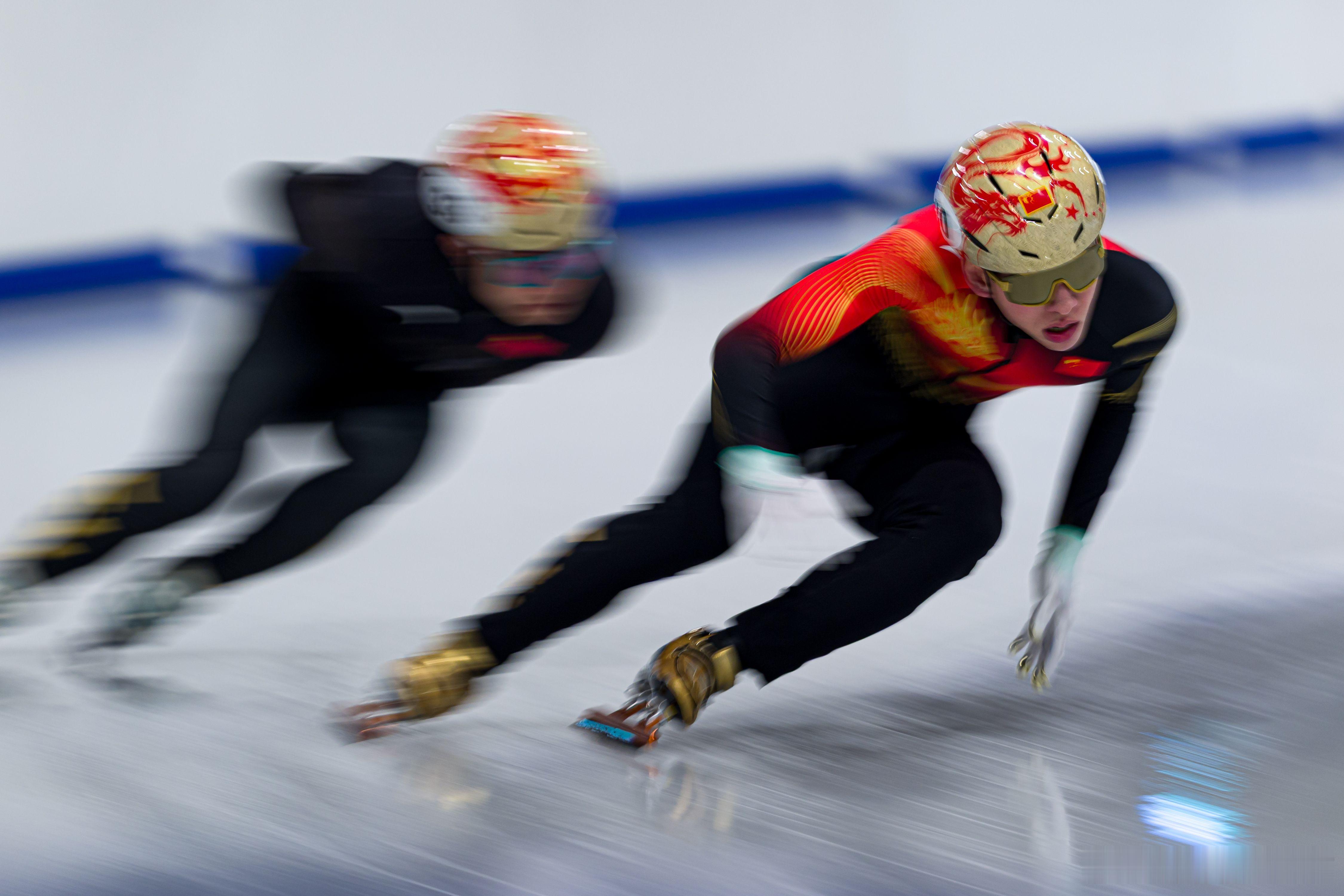 中国短道队赛前最后一练米兰时间2月9日，中国短道队完成赛前最后一次高强度冰上训练