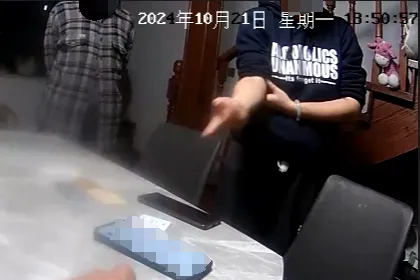 房门紧锁!12岁女孩究竟与陌生男子网聊什么