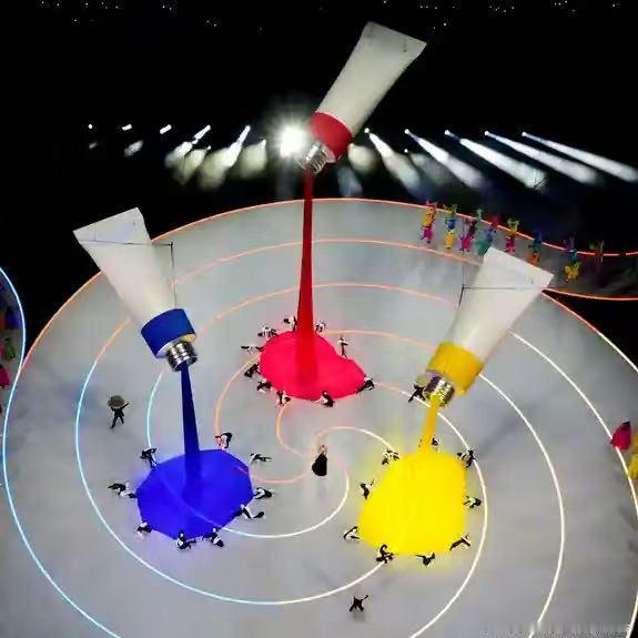 冬奥会开幕式热点解读 本届冬奥会开幕式非常意大利。奇特、新颖、跨界、时尚。最大突