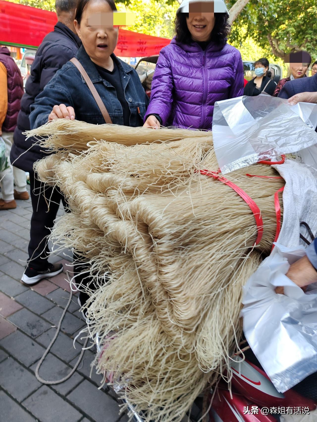 都说自己卖的如假包换的红薯粉条，你们信不信？10月27日，这是我今天在西安的一个