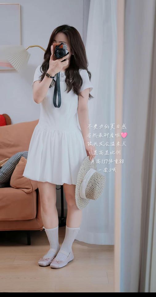 见面吧！在热烈的夏天。小个子要试试的花苞小白裙戴上草帽 扎起麻花辫阳光透过树叶洒