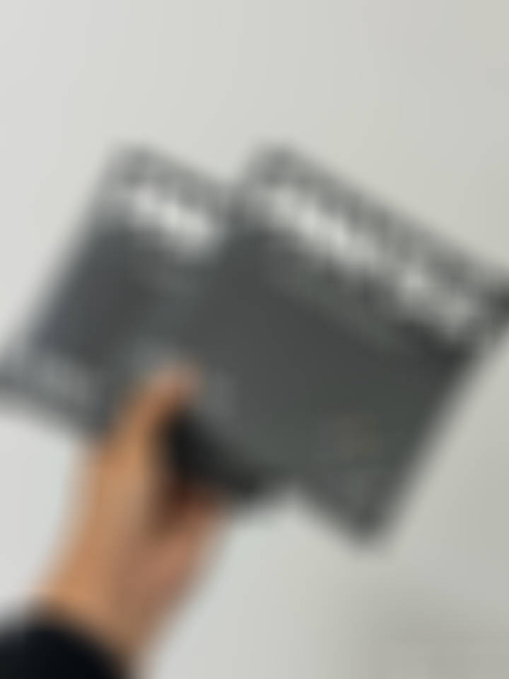 印象中一直记得自己买了那个相机的包裹布。之前去川西玩的时候收拾行李，怎么都找不到