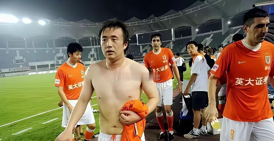 很多人好奇和疑惑
中国队为什么一直进不了世界杯
看看照片，是不是就知道了差距在哪