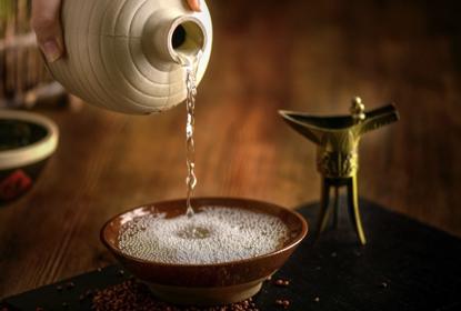 一个“洒”字，隐匿着人性最本真的模样：运用得当，它是万能钥匙；运用失误，它则是万