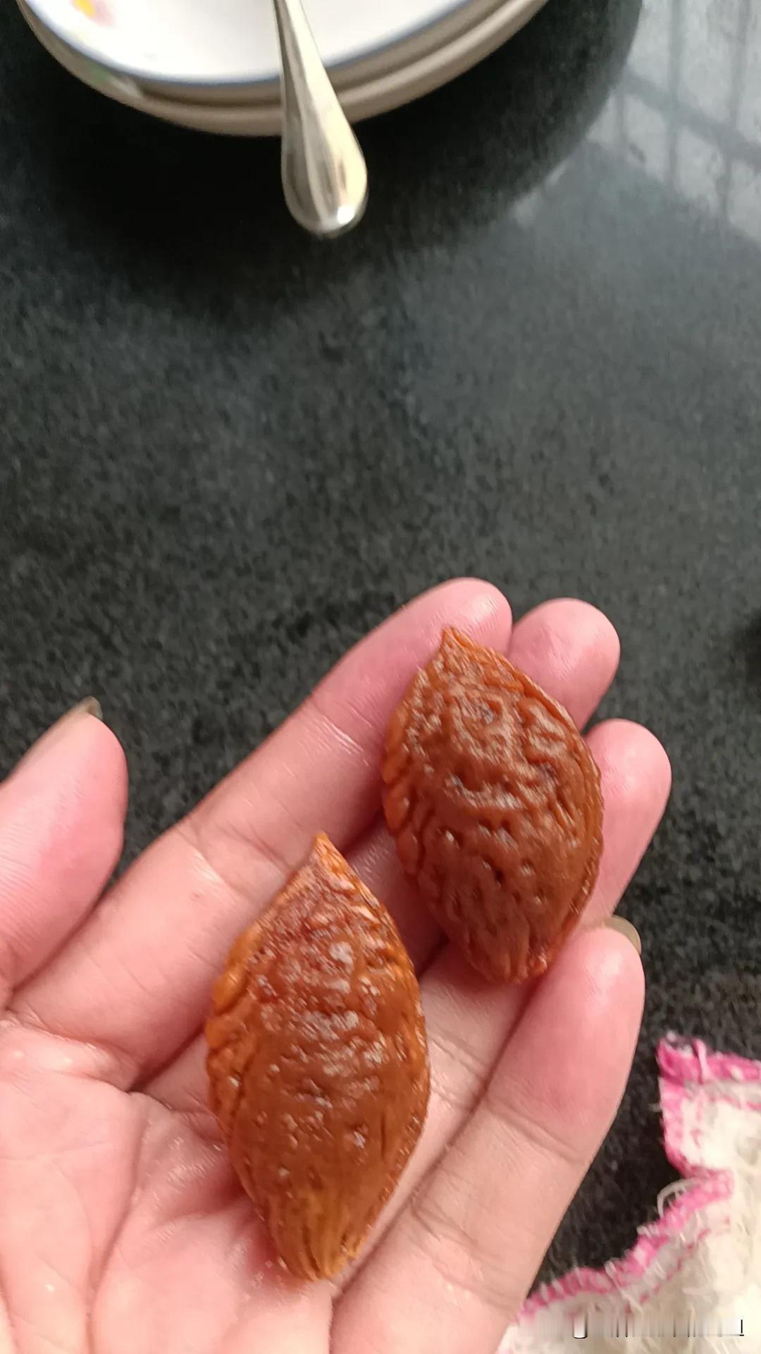 那些真正温暖生命的光，从来都不是交易。其实​​真心从不需要保证回报，就像春天播种