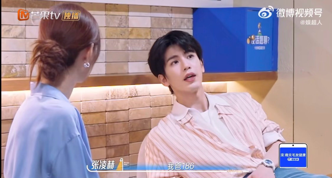 小赫赫个子皮肤都像爸爸（爸爸又高又白 其实妈妈个子也很优秀）容貌长得像妈妈（这是