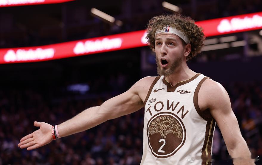 NBA常规赛，勇士128-117击败掘金。此役勇士后卫波杰姆斯基出场36分钟16