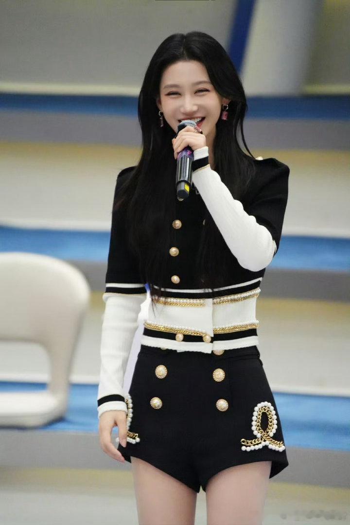 网传何宣林倒数第三 何宣林舞台全开麦超稳，高音干净又有力量，实力完全在线。网传倒