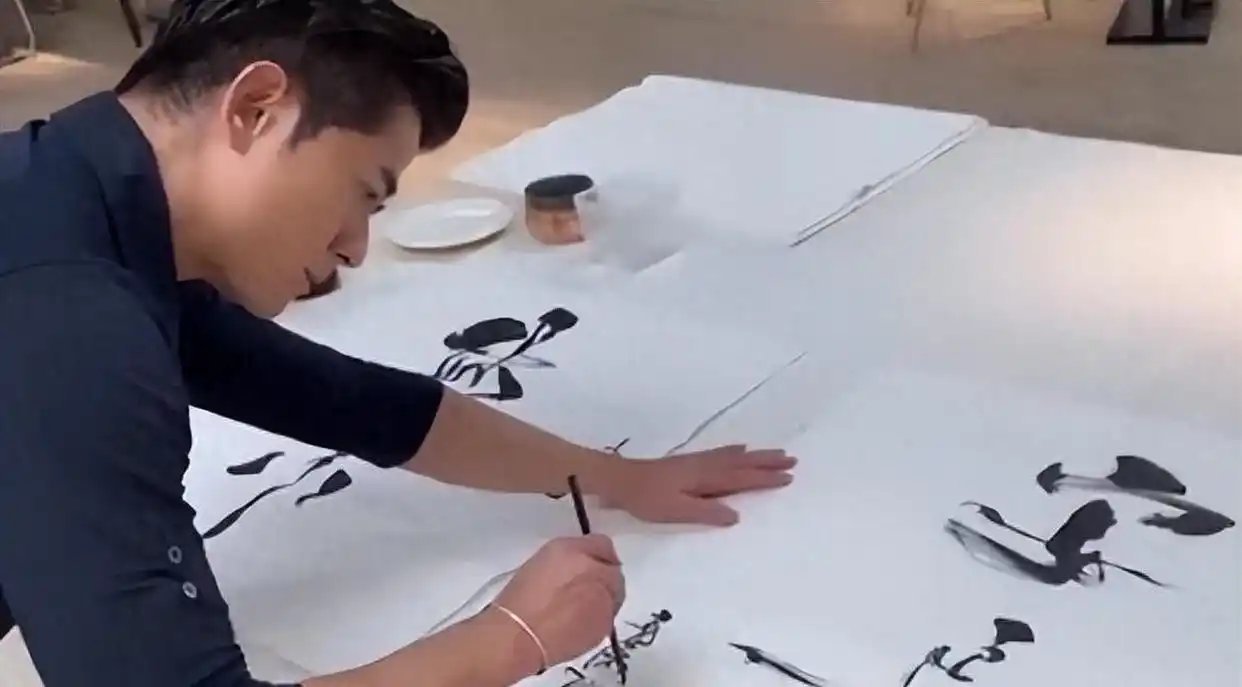 郭富城的书法属于什么水平？？周杰伦夸赞：被唱歌耽误的画家！ ​​​