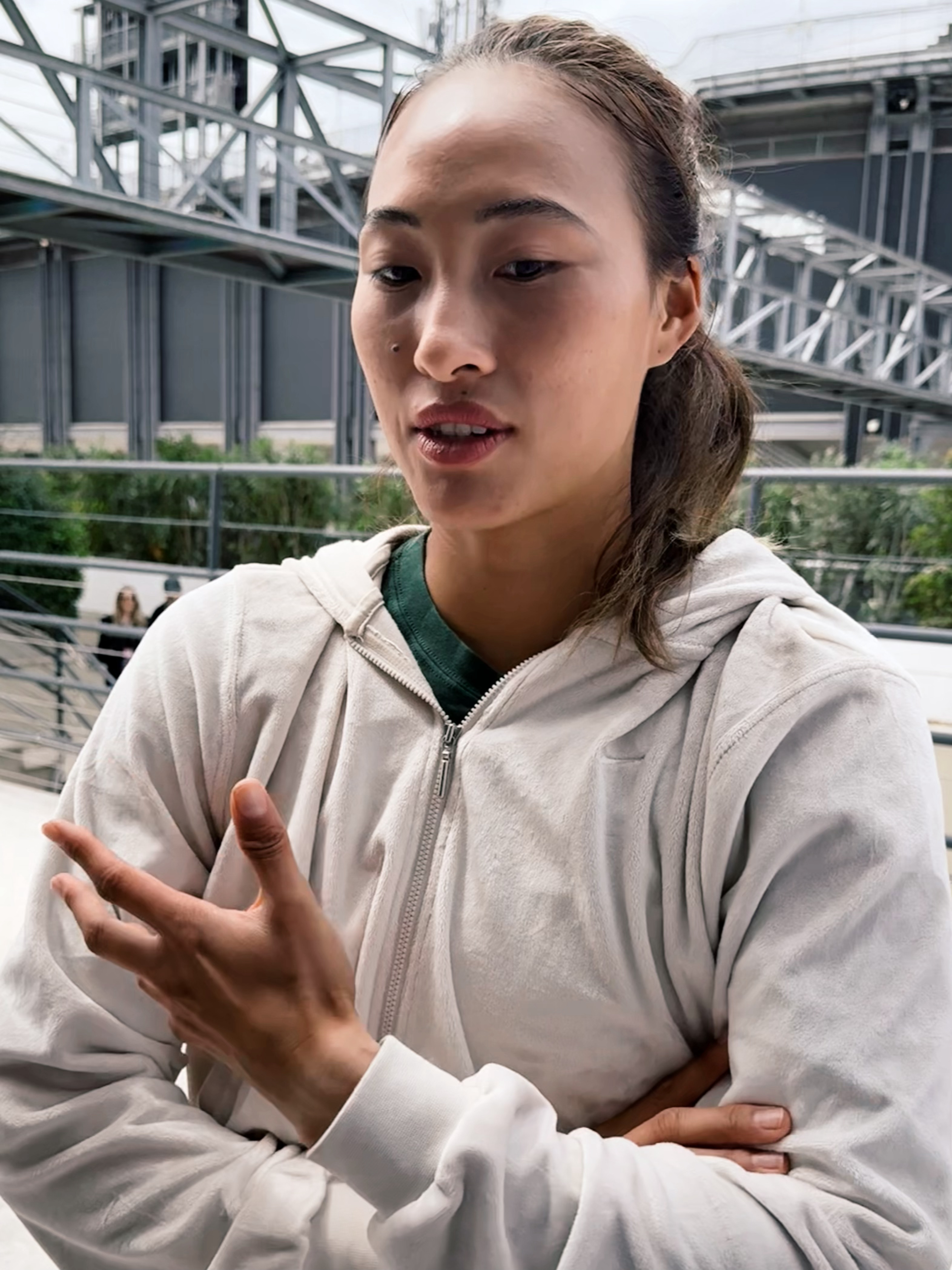 郑钦文说一步一步向前冲 郑钦文这段说得太通透了，每位职业球员都有自己的成长路线，