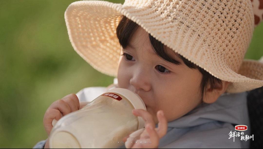 小孩姐的身上有我羡慕的松弛感陈伟霆的反差感真的戳人，和小朋友相处时温柔松弛，被一