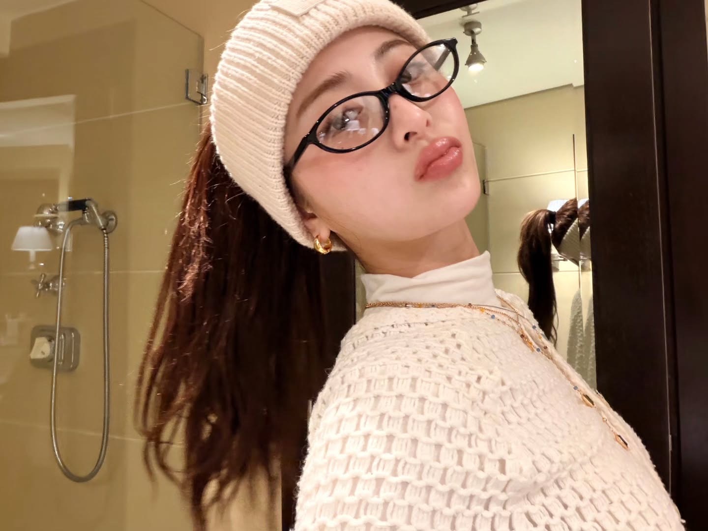 拍照不重样许允真plog🤍 