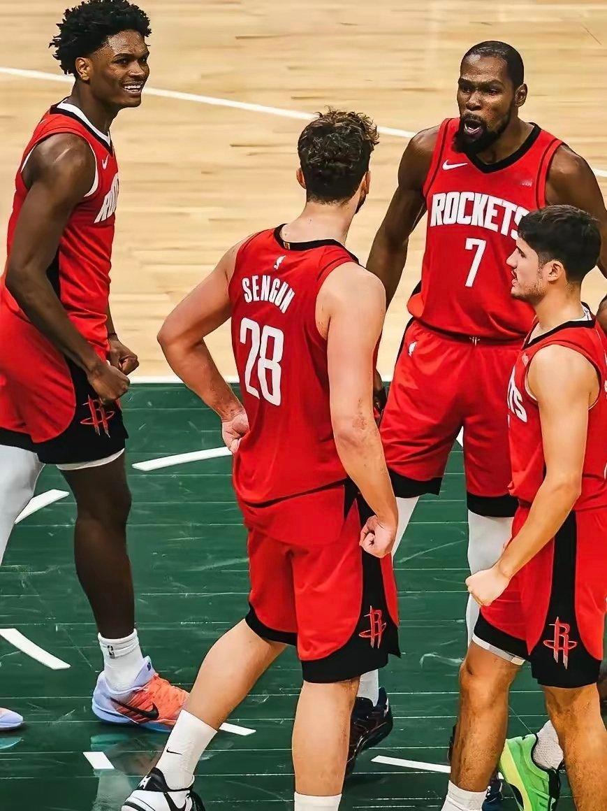 圣诞大战，火箭大胜湖人火箭6人得分上双杜兰特25分4篮板8助攻汤普森26分7篮板