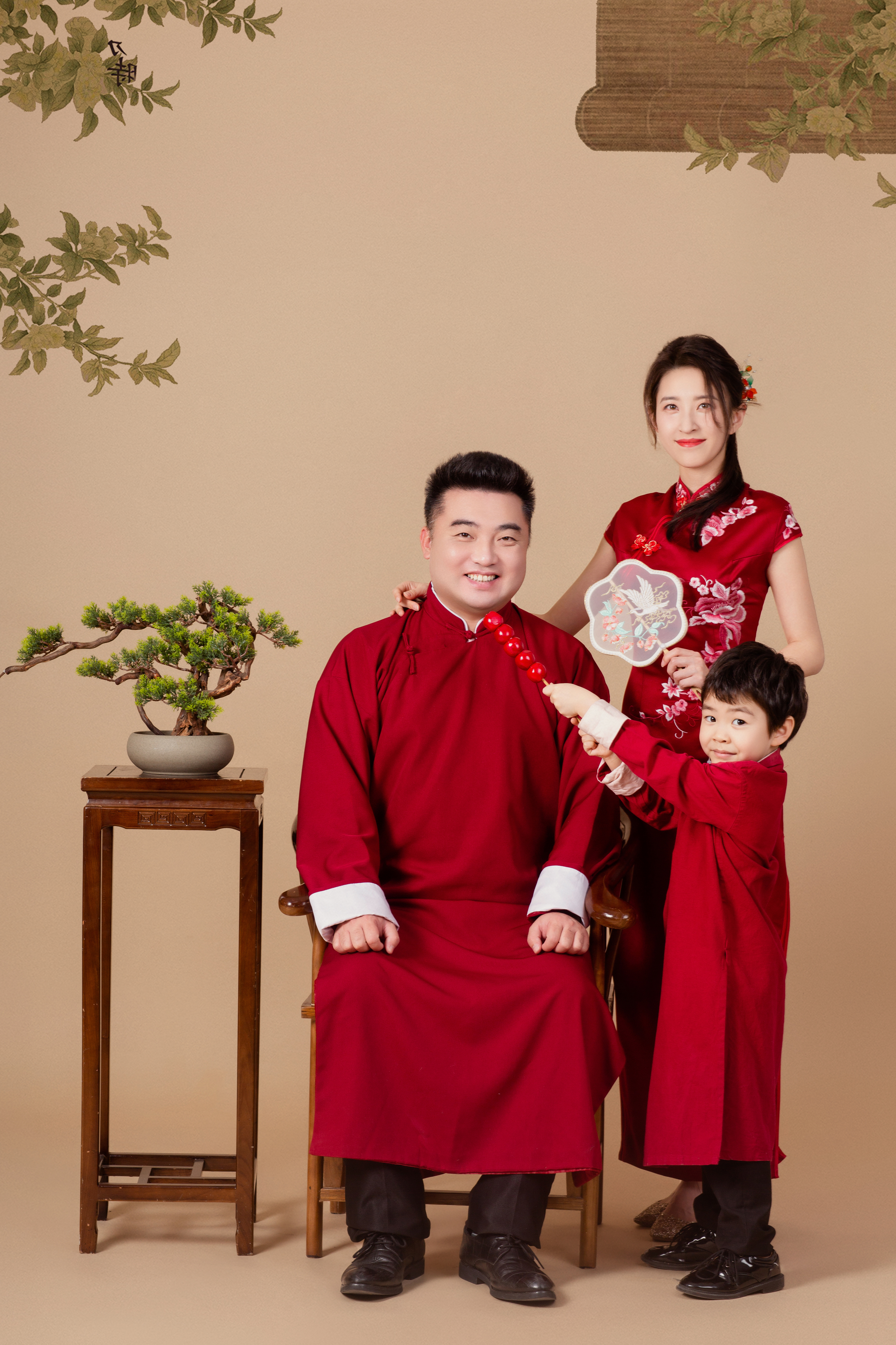 旭子一家恭祝大家🐉龙年春节快乐！愿你的家庭充满欢声笑语，生活如意美满。希望新的