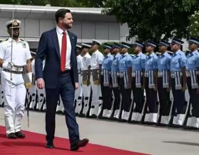 风水轮流转，这次万斯要成为美国总统了？特朗普“住院”消息引爆美国社交平台，甚至白