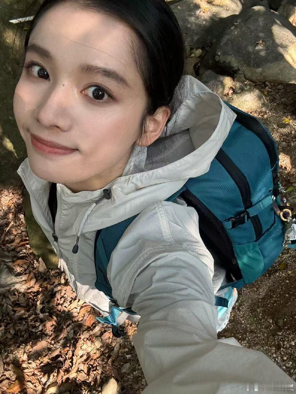 张婧仪神奇的事情张婧仪神奇的事情，张婧仪去爬山了呀！好舒适的美丽！ ​​​