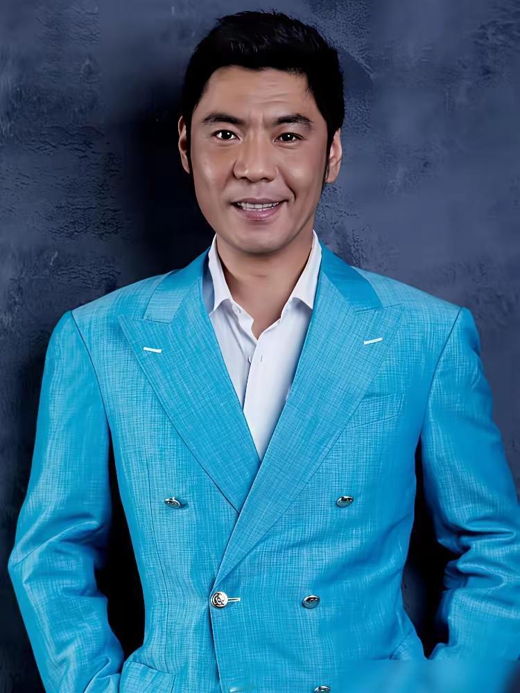 有了后妈就有了后爹！
看看屠洪刚知道了
离婚后，自己亲生的大儿子，在美国上学要靠