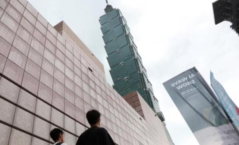 台湾欢呼，中国飞机来了！ 就在7月4日，中国官方报道了大陆的航空公司已经开始接连