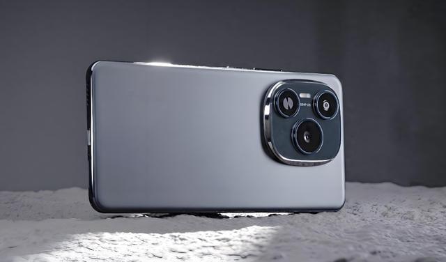 手机续航卷疯了！荣耀这波操作太秀了

曾经大家盯着处理器较劲，如今“续航”直接杀