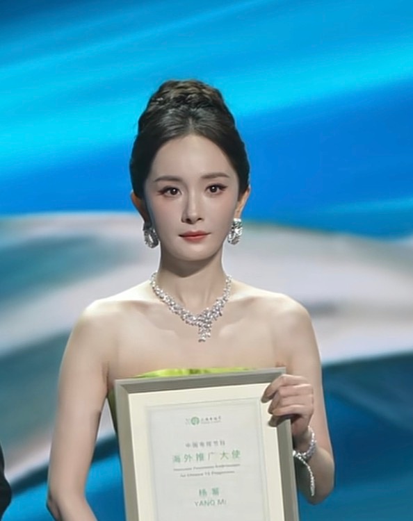 李登科聊杨幂唐嫣闹掰原因所以说 我米路人缘差还是🈶原因的吧