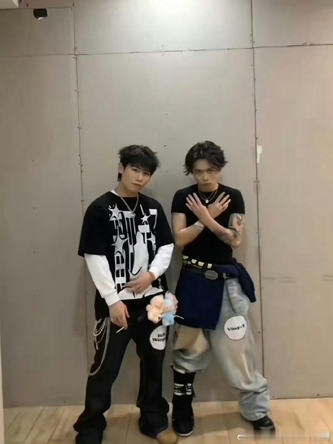 翁杰VinzT太搭了新说唱2025杰赢cp粉好幸福，绝妙的合作曲两个人也都特别默
