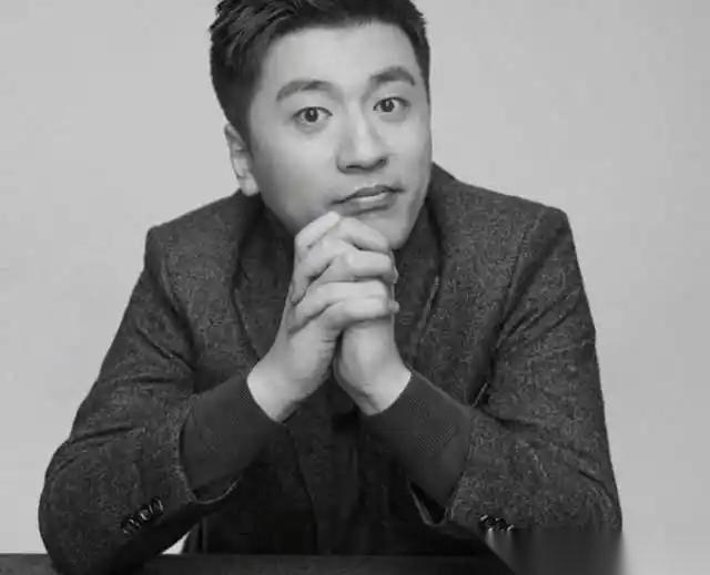 张雪峰去世头七，公司总经理发文承诺，亲口透露对张姩菡安排，更惹人泪目的是，武亮回