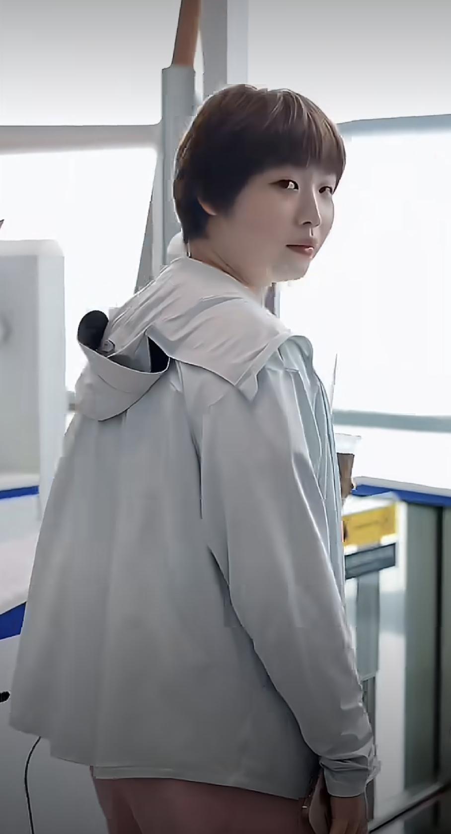 今天蒯曼出发长沙参加全锦赛[赞][大笑]！
蒯曼今天妥妥就是可爱的樱桃小丸子，超