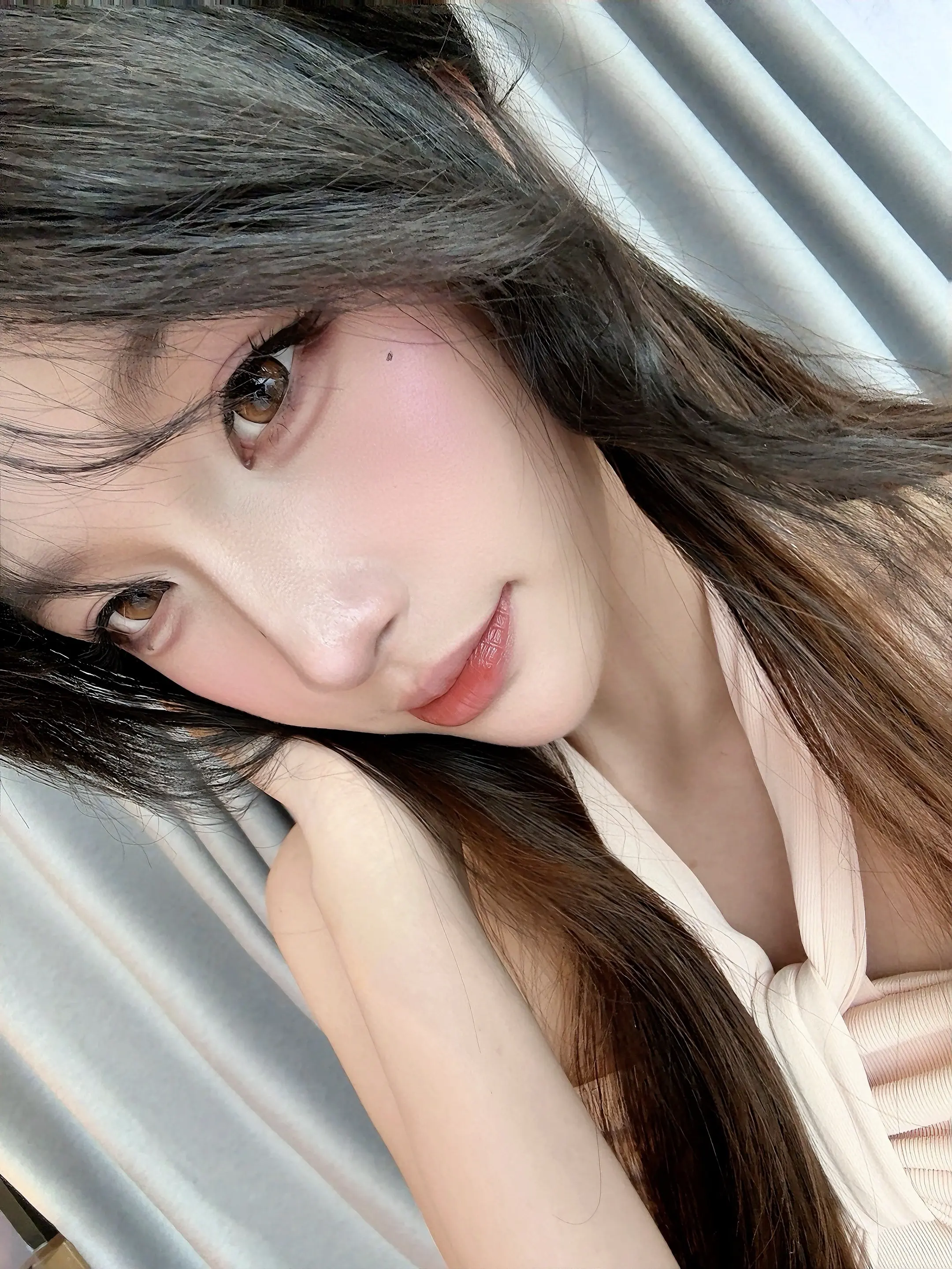 名字：凭什么告诉你 年龄：凭什么告诉你 性别：女 生日日期：凭什么告诉...