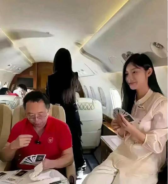 原来有钱人坐飞机是这样的呀