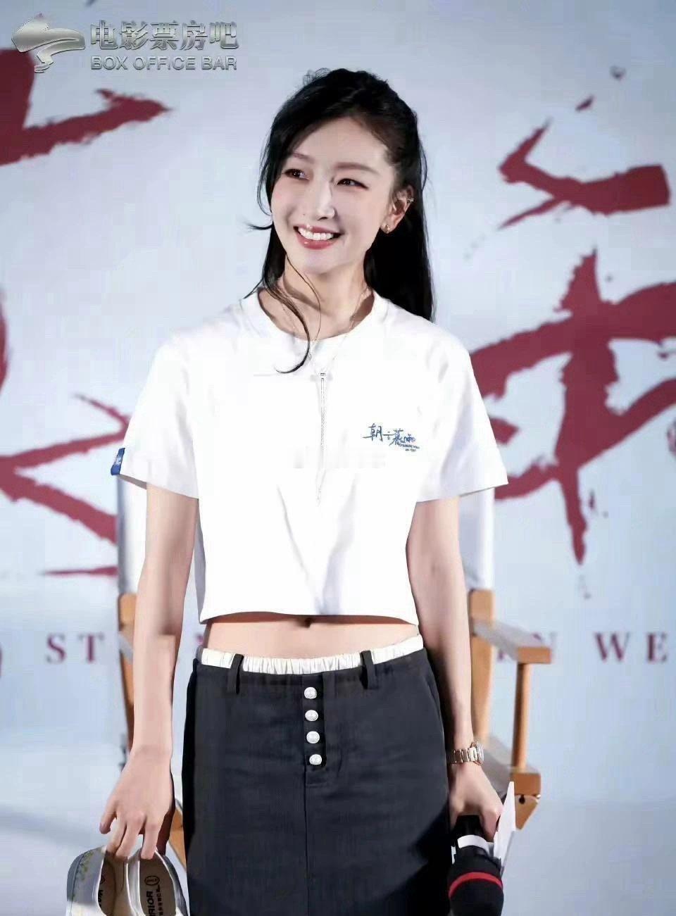周冬雨这应该是长开了，越来越漂亮了！ ​​​