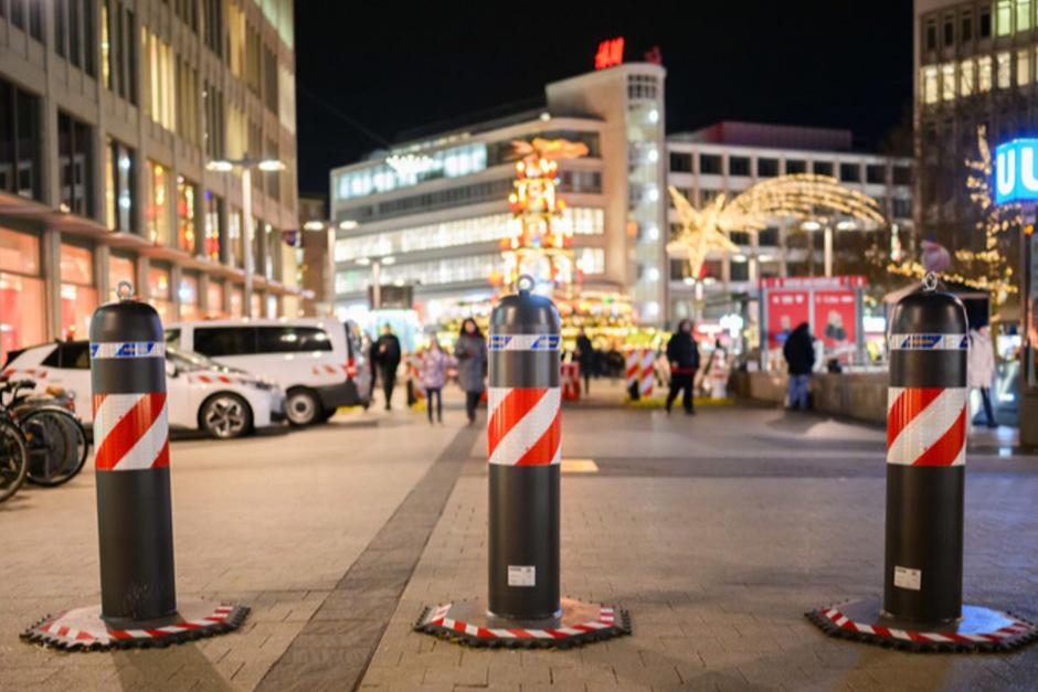 险！德国破获圣诞市场恐袭阴谋，5名外籍男子被捕
 
德国警方12日成功捣毁一起针