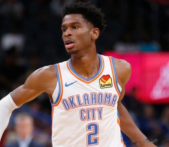 据美国哥伦比亚广播公司的预测，
雷霆队亚历山大球员可能成为NBA
历史上第一位签