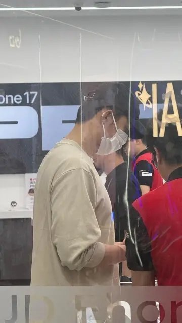 黄景瑜︱路人偶遇系列20260327深圳偶遇地点：深圳南山笑死，每天打开📕发现