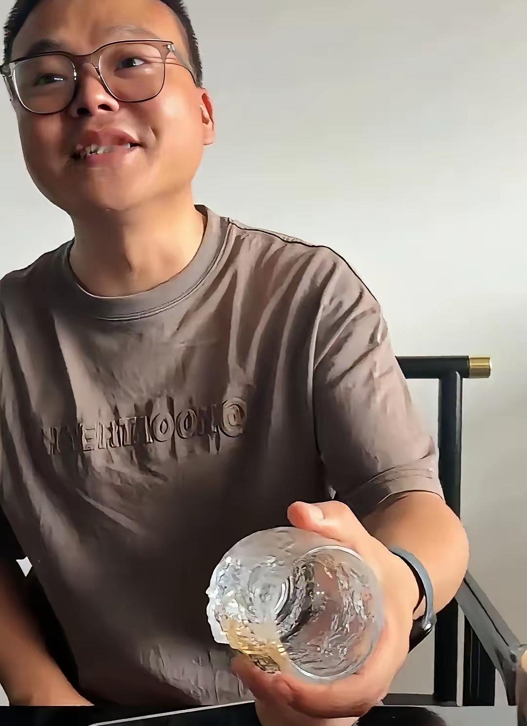 你敢信？就因为把老公用了三年的茶垢杯刷得锃亮，妻子直接收到了离婚通知？这事最近在