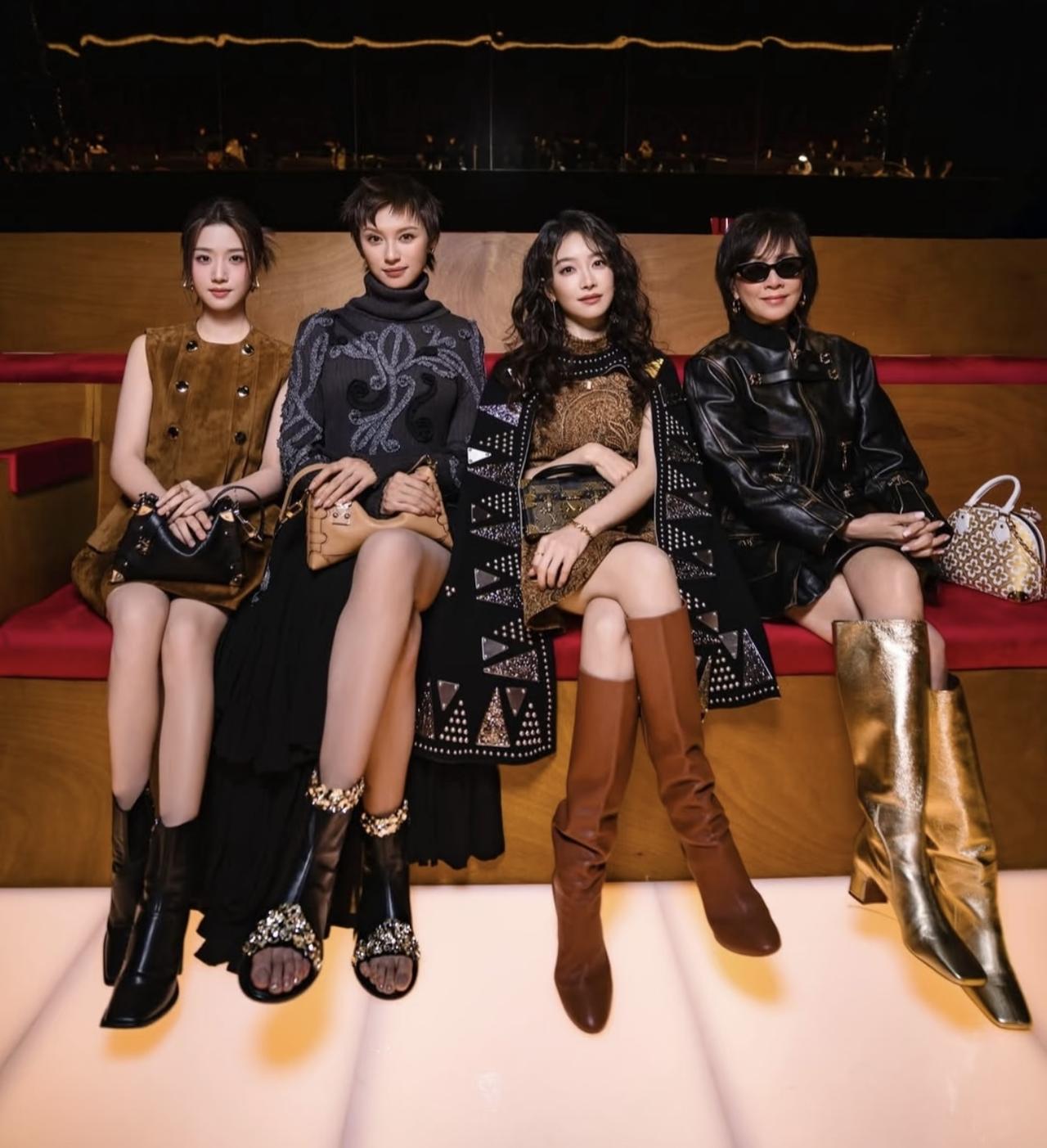 近日，刘嘉玲、宋茜、王丹妮、卢昱晓现身澳门参加活动，四位坐在一起合影，坐姿优雅有