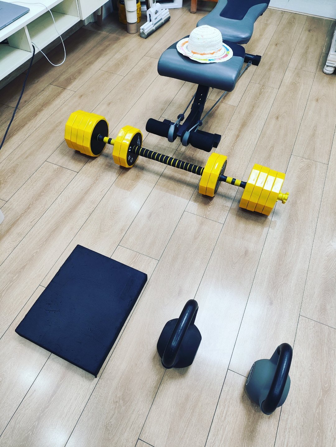 力量搞搞，明天继续十公里，12公斤壶铃俄罗斯转体3组65，+16公斤壶铃俄罗斯转