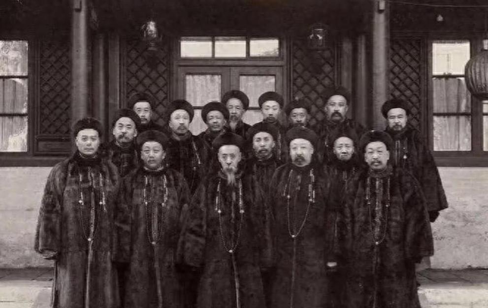 徐世昌谈清朝末日：慈禧太后安排很周到，奈何少年贵族胡闹最终导致覆灭？
1908年