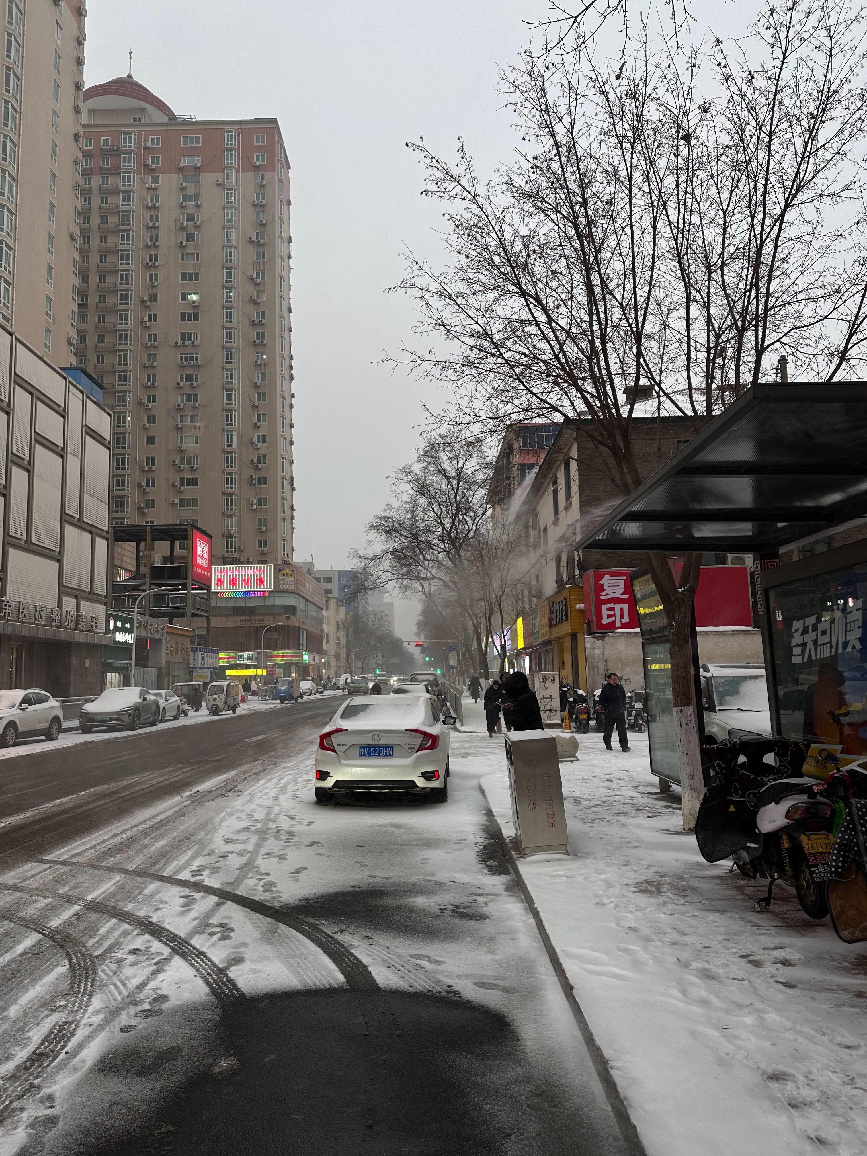 这小风一吹雪飞一脸 