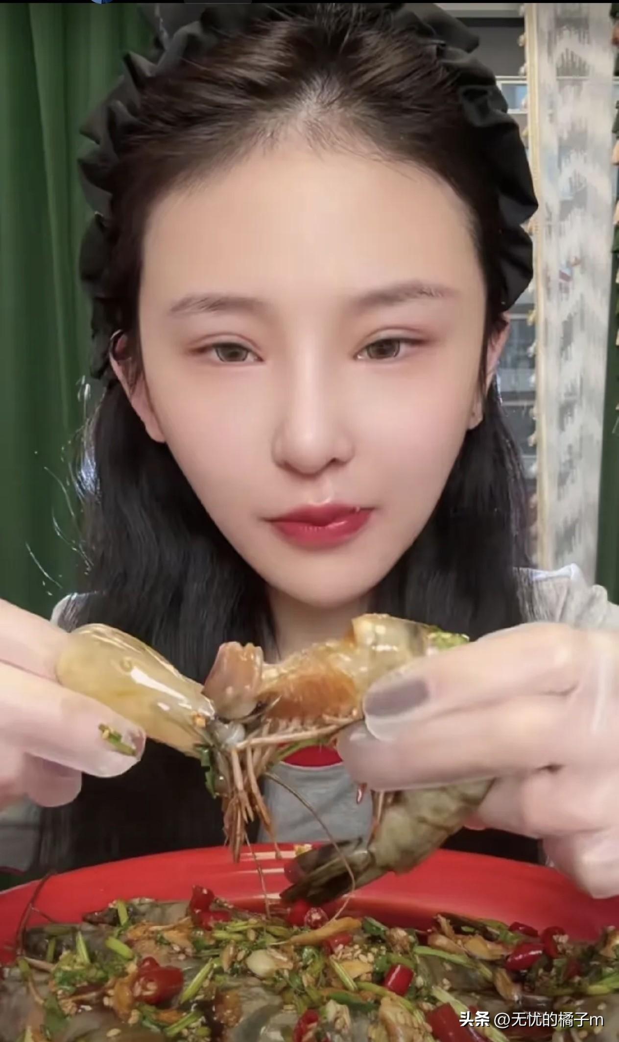 “狂吃不胖”女神莹莹停更了，带着奢华大餐的她，被网友骂上热搜，却没人同情她！
