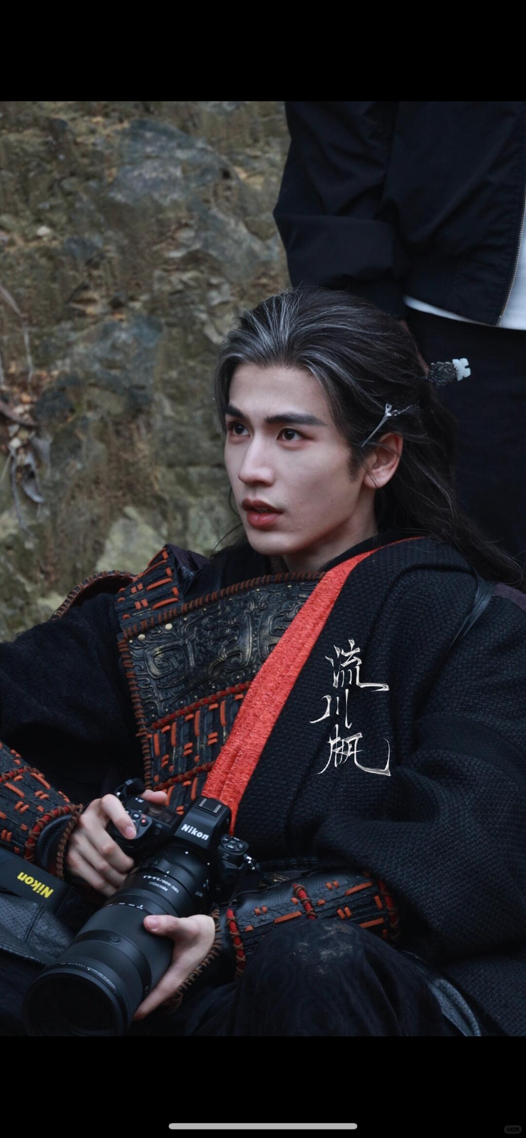 张凌赫 张凌赫也开始观鸟了，拥有大炮的最终归宿逐渐观鸟化哈哈哈！能想象到凌赫下期